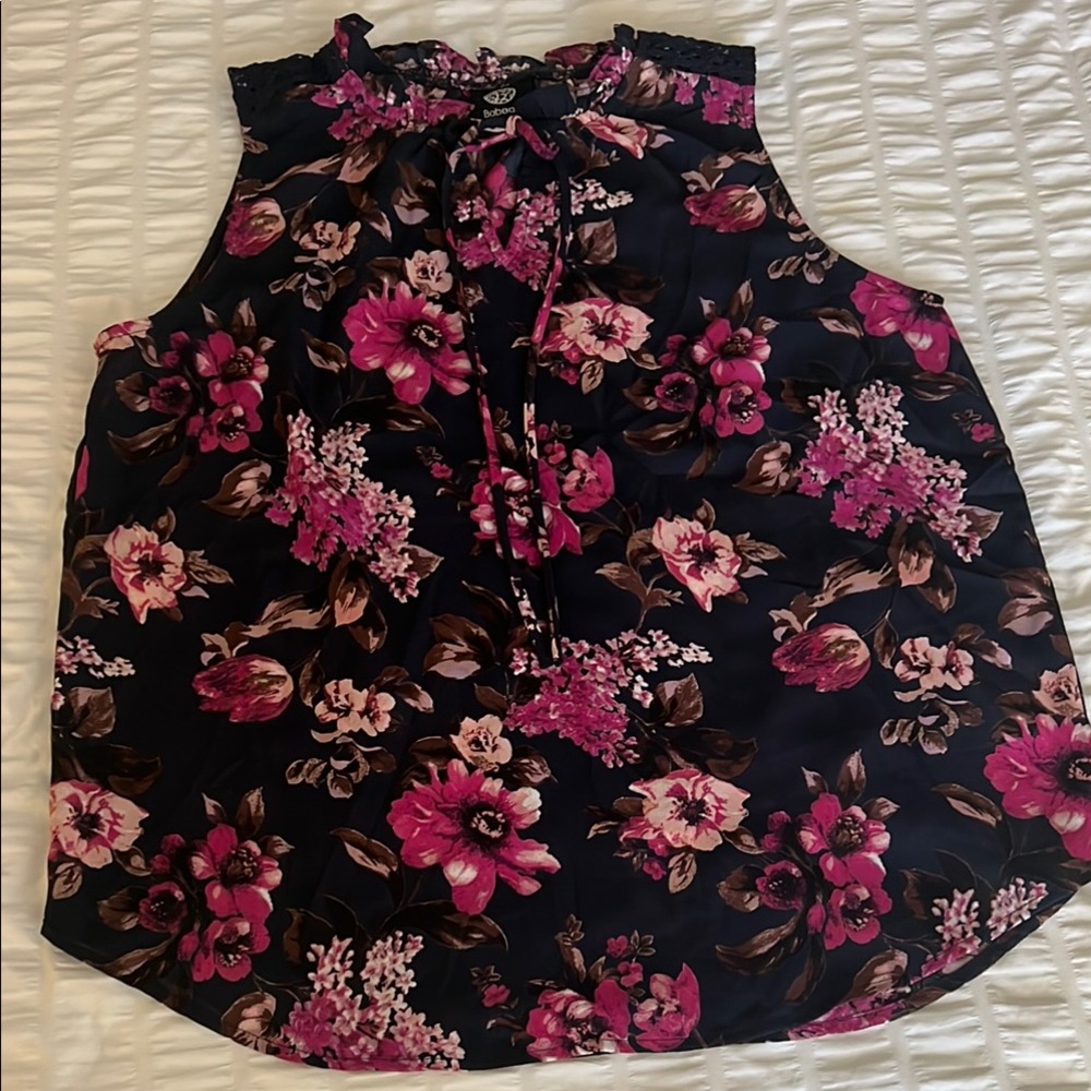 Bobeau Women's Sleeveless Floral Blouse - NWOT - Large